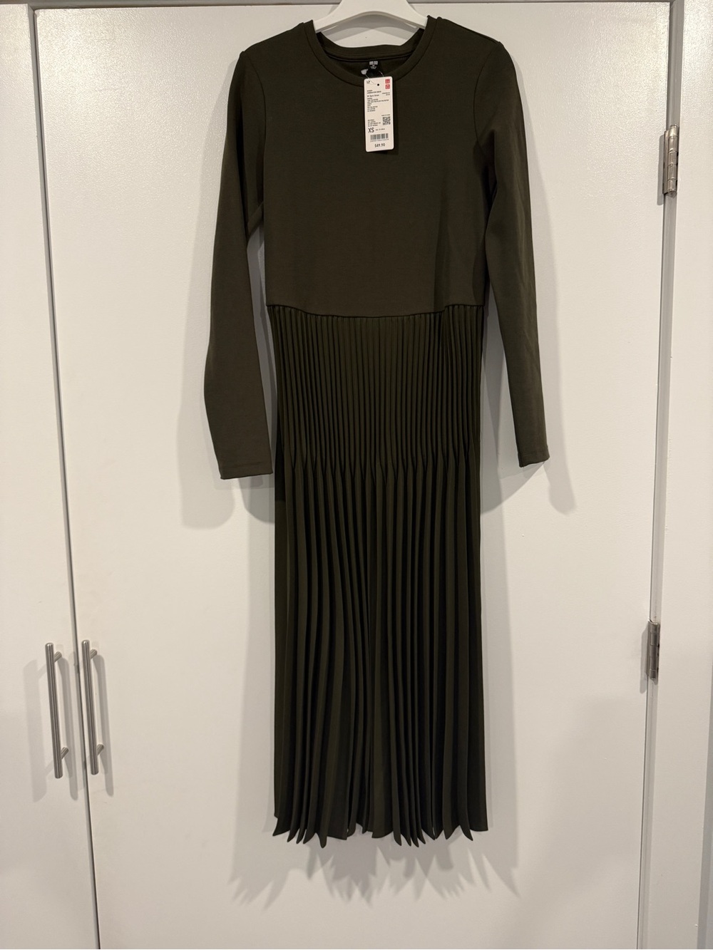 NWT Uniqlo green mixed media pleated dress